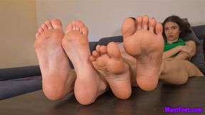 Irresistible Barefoot Play - Foot Fetish - HD MP4