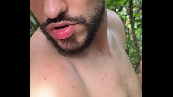 GANHANDO LEITE DE MACHO NO MATO.