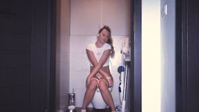 Storm on the toilet mp4 HD