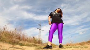 Pissing Trough Her Leggings in a Hot Day