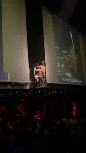 I show my ass everybody