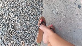 The most pronounced arches in low flip-flops (3)