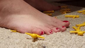 Unaware Giantess Barefoot Getting Ready 3 Yellow Tinies Edition