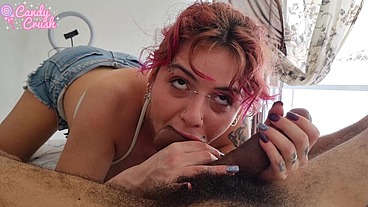 Vi meu preto punhetando o pauzao dele sozinho e tive que engolir ele com minha boquinha fazendo uma garganta profunda e depois com minha bucetinha numa cavalgada até ele me encher de leite