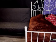Трахаю раком подругу жены пока она рядом. Жена куколд