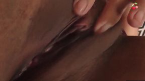 morena linda masturbandose con dildo