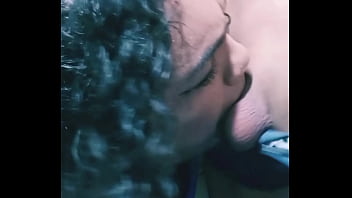 Novinho dotado gozo na garganta da Wanessa