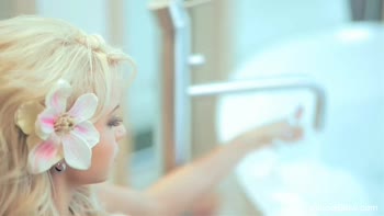 Fellucia Blow's Sweet Symphony: German Blonde Delivers a Dazzling Blow Job