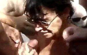 cap d'agde, rijpe vrouw pijpt diverse vreemden