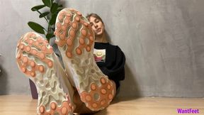 Lisa's Sweaty Gym Soles - 4K MP4
