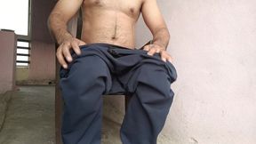 Chhat per baithkar Apne penis ki masaj ki mujhe achcha Laga