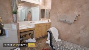 Stepmom Craves For A 3some & Grabs The Opportunity When It Comes