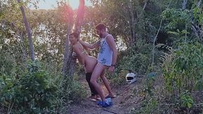 Outdoor quickie in woods with booty MILF