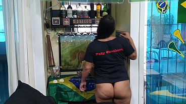 Paty Bumbum faz tatuagem com a buceta aberta e paga com a xereca . Mirella Mansur - Alex Lima - Alemao Tatuador