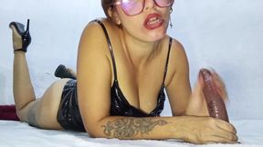 She Wanted to Masturbate Her Toy with Her Feet and Ended up Masturbating Her Pussy and Ass Until She Squirted a Lot