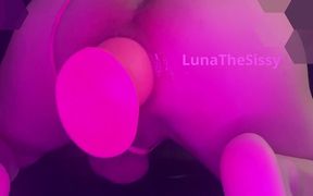 Luna Pushes 28cm Plug Out of Her Pussy!