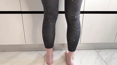 My Friend's Mom Caught Me Hard and Helped Me Cum Quickly - Amateur with Talk