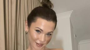 Social Media Model @LisaSweet @Showing Boobs & #Nude #Small Tits #Brunette #Solo gratis film | Tik.Porn