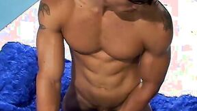 Solo Latina dude jerking off for us while flexing his muscles