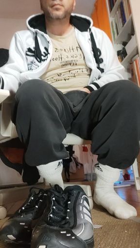 Dirtyjunkbro Spreads Her Ass