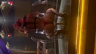 Compilado irresistível dessa loira rabuda mostrando cada detalhe da bunda gostosa com o plug no cuzinho pra te deixar babando