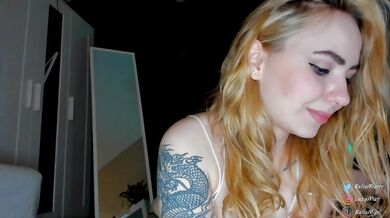 Cam show recording: spit play, ass fingering, fuck machine