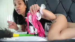 Empregadinha del�cia trocando de calsinhas fio dental