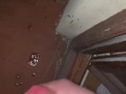 Me pajeo y me corro en el balcón