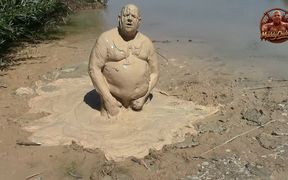 Mudbath in Creamy, Light Mud - Like Vanilla Pudding