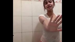 SI DALAGA NAGPA BAKAT NG UTONG HABANG MAY VIDEO CALL