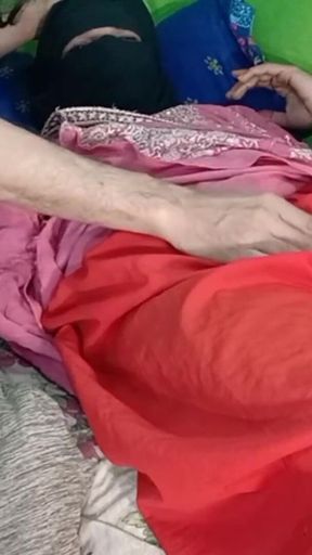 Hot Parosan Muslim Bhabhi Used to Play with My Indian Fat Cock