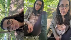 en pantalon troue entre les jambes je me promene et me branle en public