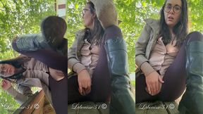 en pantalon troue entre les jambes je me promene et me branle en public