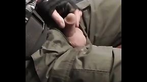 je sort ma bite a la salle  de gym pendant une seance cuisse vid&eacute_o compl&egrave_te non flout&eacute_e