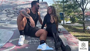 Brazilian Girl Casadinha safada, diz que vai correr e fode com amante do parque. Novinha safada, encontra o Tony Tigrão na praça e leva uma surra de rola do pauzudo.