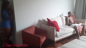 suzy furacao pegou o novinho tocando punheta e nao resistiu ao ve o tamanho do pau do novinho.