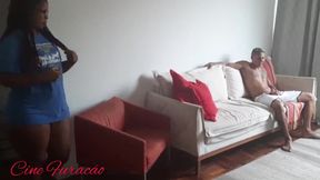 suzy furacao pegou o novinho tocando punheta e nao resistiu ao ve o tamanho do pau do novinho.