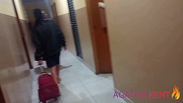 Levei minha sobrinha sapatao para viajar e transei com ela no hotel