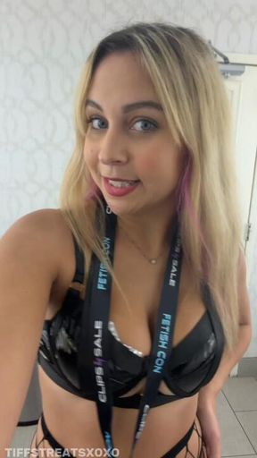 Peeing from behind at fetcon