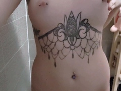 Amateur brunette double toying on webcam