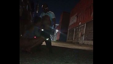 Melissa mel mamando na rua