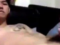 asian twink jerking off on bed on cam (1'12'')