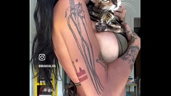 Mia Khalifa ig short
