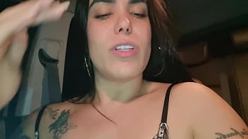 fodi o cuzinho do dentro do carro