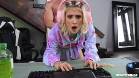 Shameless Jessie Saint jaw-dropping xxx clip