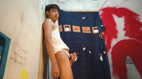 Asian masturbation accompanied by the sound of crickets at night