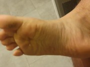 Chaussettes puantes qui collent à mes pieds