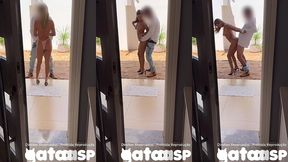 o motoboy me fodeu gostoso enquanto o corno trabalhava