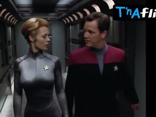 Jeri Ryan Hawt Scene  in Star Trek: Voyager