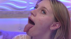 Raiva R Private Show